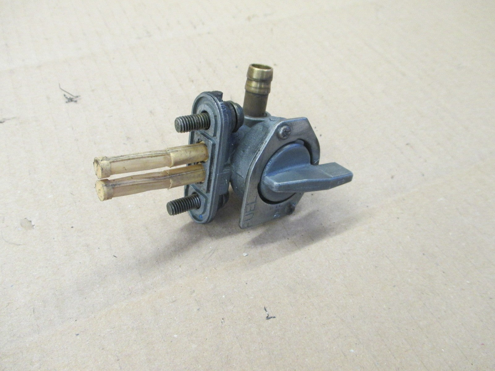 Robinet d'essence pour Suzuki 125 TS ER - 1979 / 1981