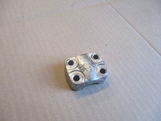 Pontet de fixation axe de roue avant pour Honda 125 XLR - JD04