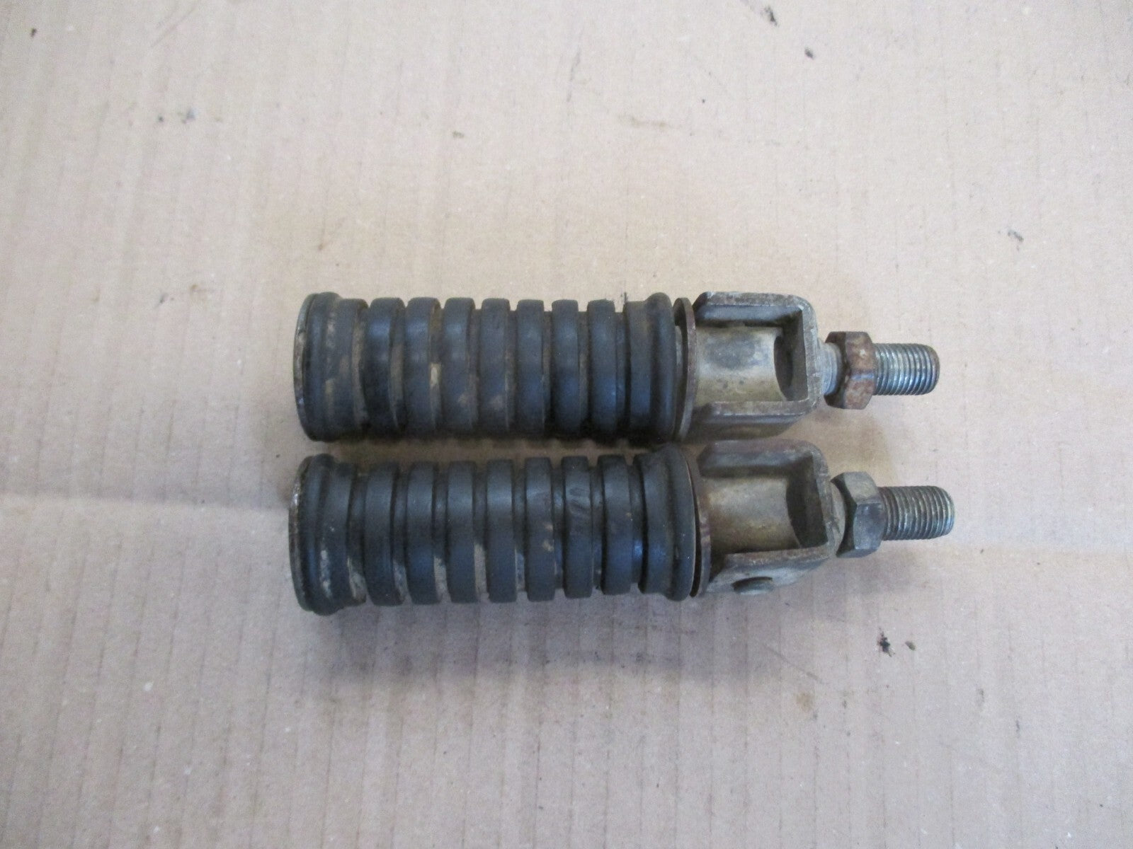 Cales pieds arrière pour Honda 125 DTMX