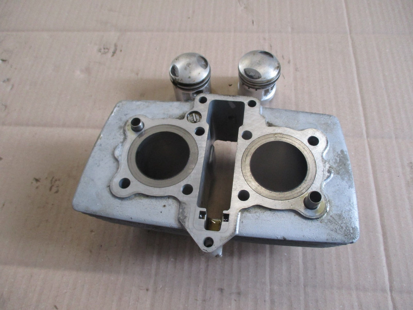 Cylindre / pistons très peu roulé pour Honda 125 CM - JC05