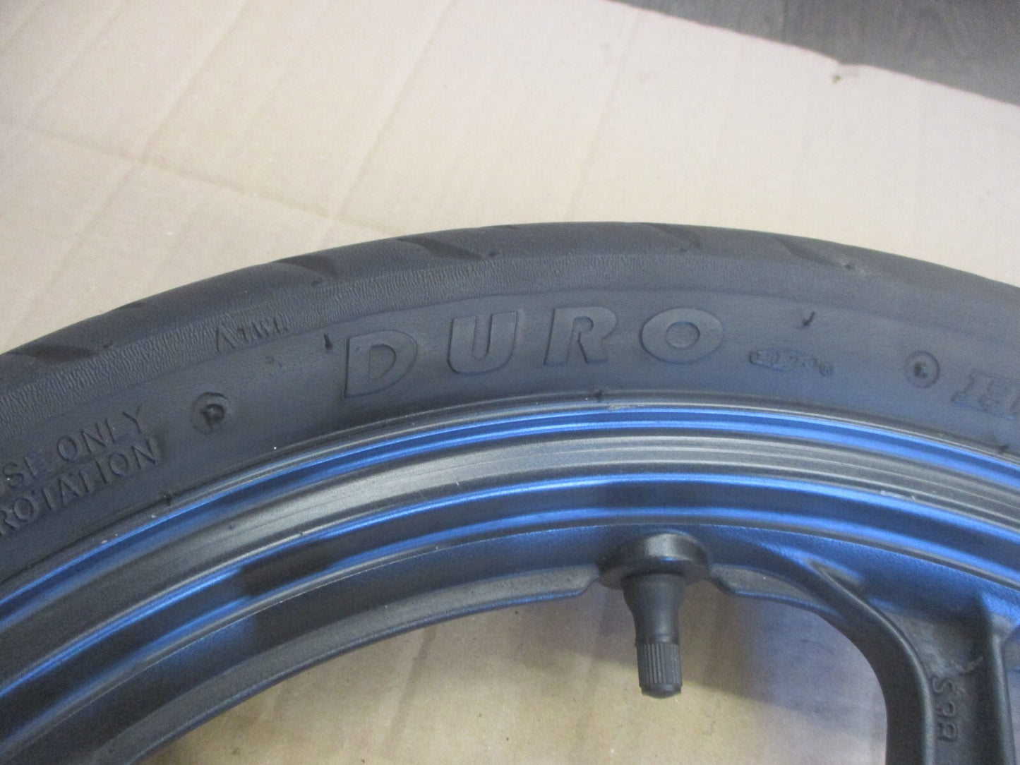 Roue avant avec pneu bon état pour Honda 125 CBR - JC34