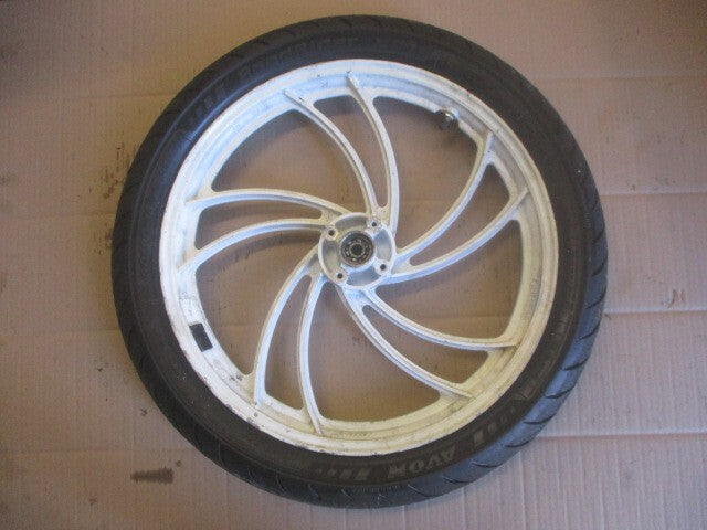 Roue avant avec pneu très peu utilisé pour Yamaha 125 RDLC - 10W