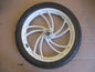 Roue avant avec pneu très peu utilisé pour Yamaha 125 RDLC - 10W
