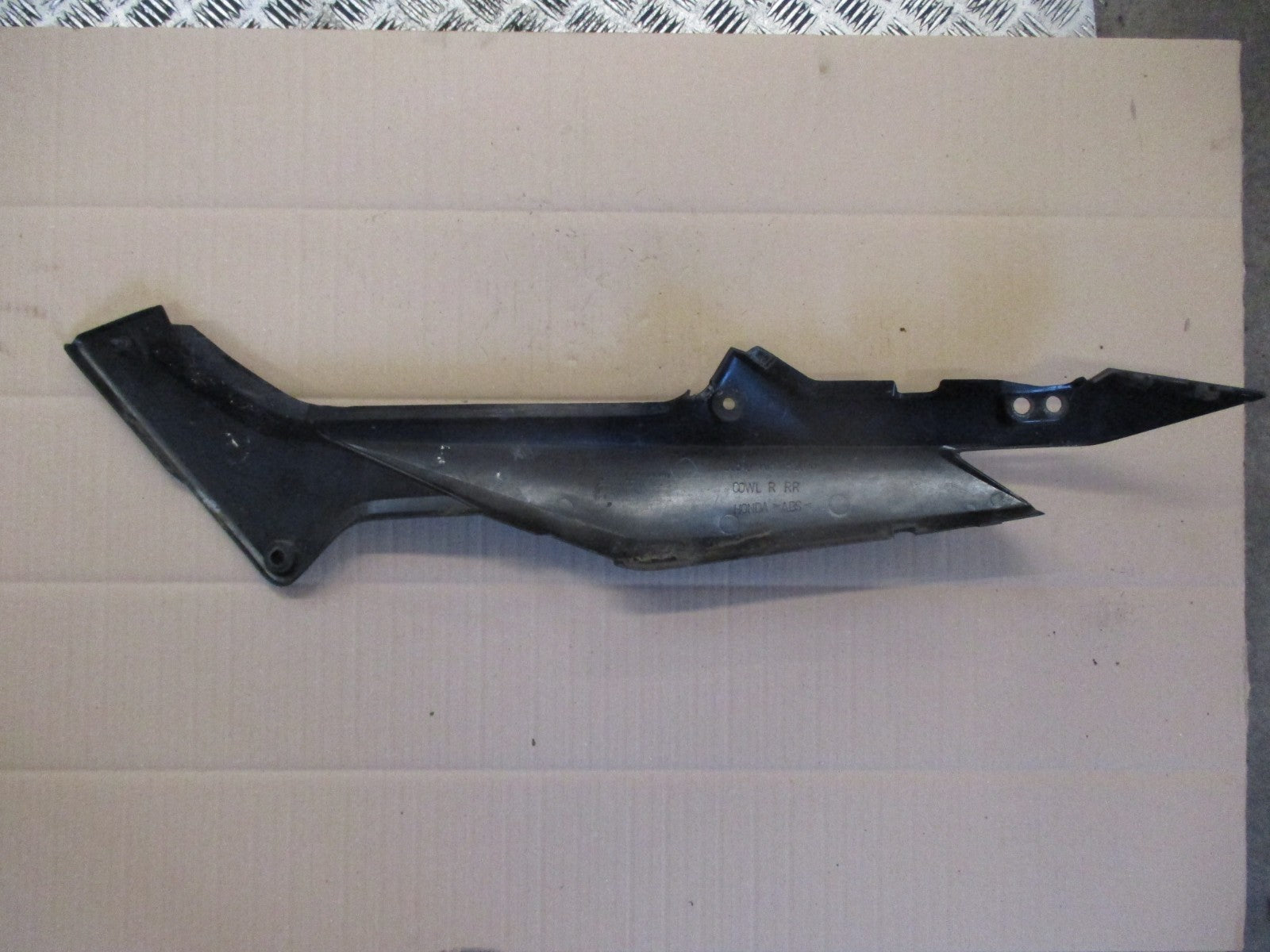 Cache latéral arrière droit pour Honda 125 CBR - JC34