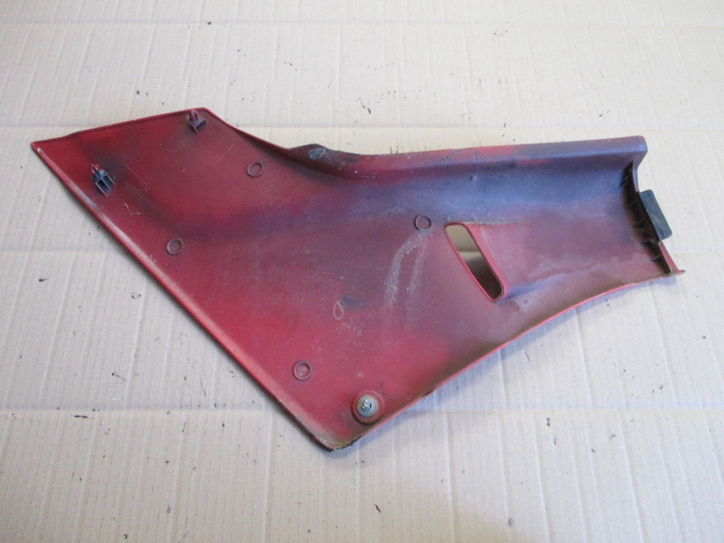 Cache latéral droit pour Honda 750 VFR - RC24