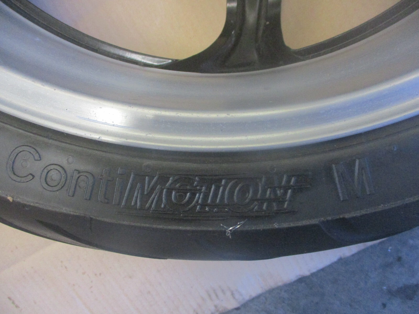 Roue arrière avec bordures polies pour Honda 750 VFR - RC36 - Type 2 - 1994/1997