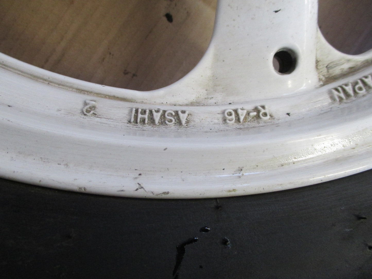 Roue arrière + disque avec pneu ayant très peu roulé pour Yamaha 250 TZR