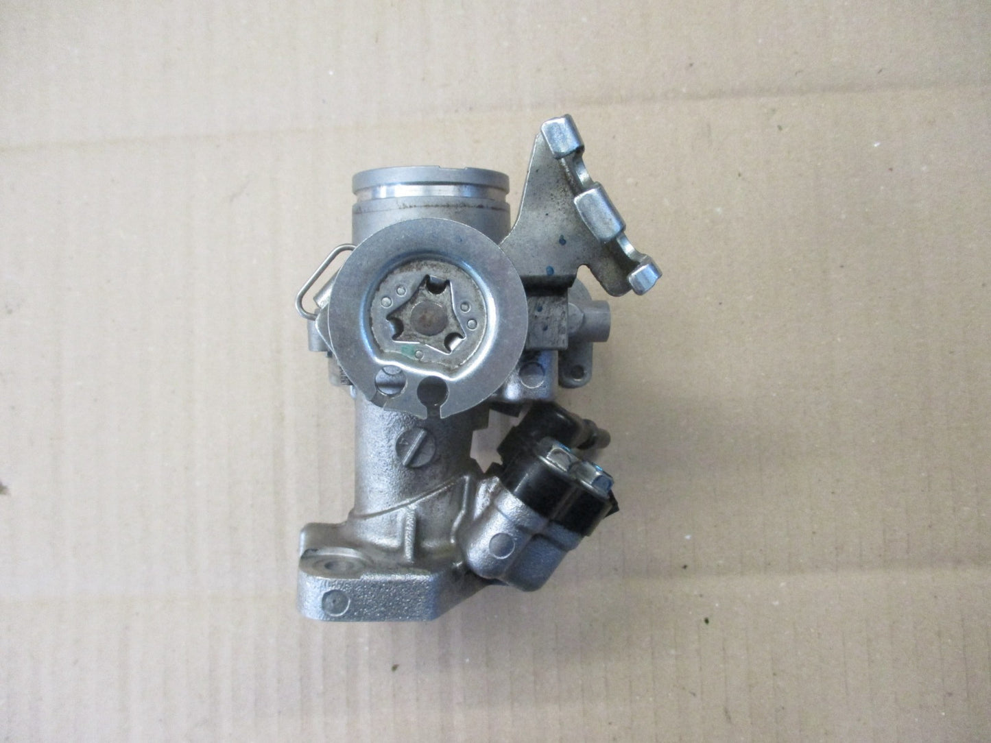 Corps papillon injection pour Honda 125 CBF - JC74