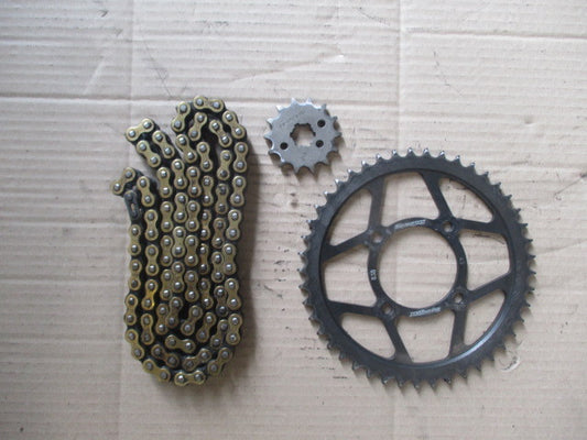 Kit chaîne pour Yamaha 125 YBR - RE031 - RE051
