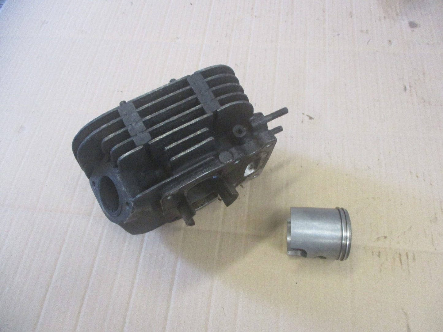 Cylindre / piston pour Suzuki 125 TS B - 1979
