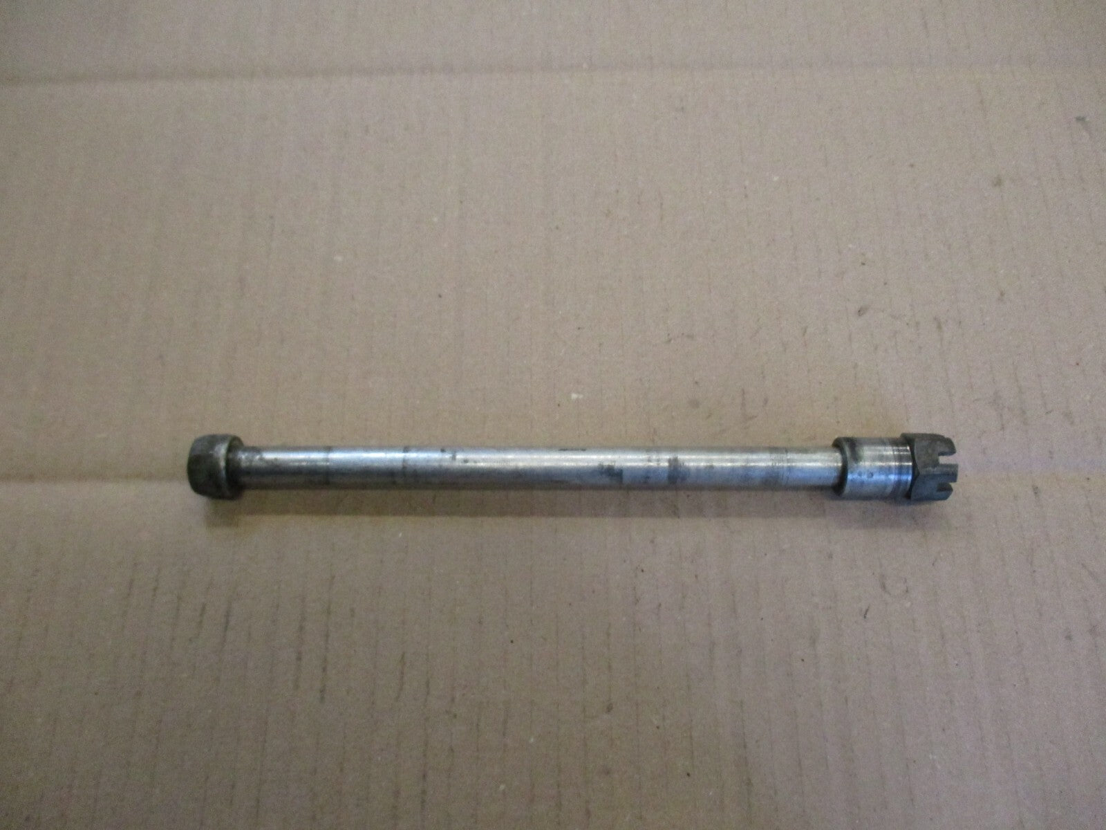 Axe de roue avant pour Yamaha 50 DT MX - 1RE
