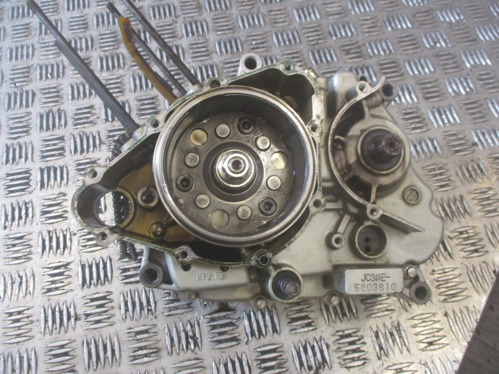 Bas moteur pour Honda 125 CBR - JC34