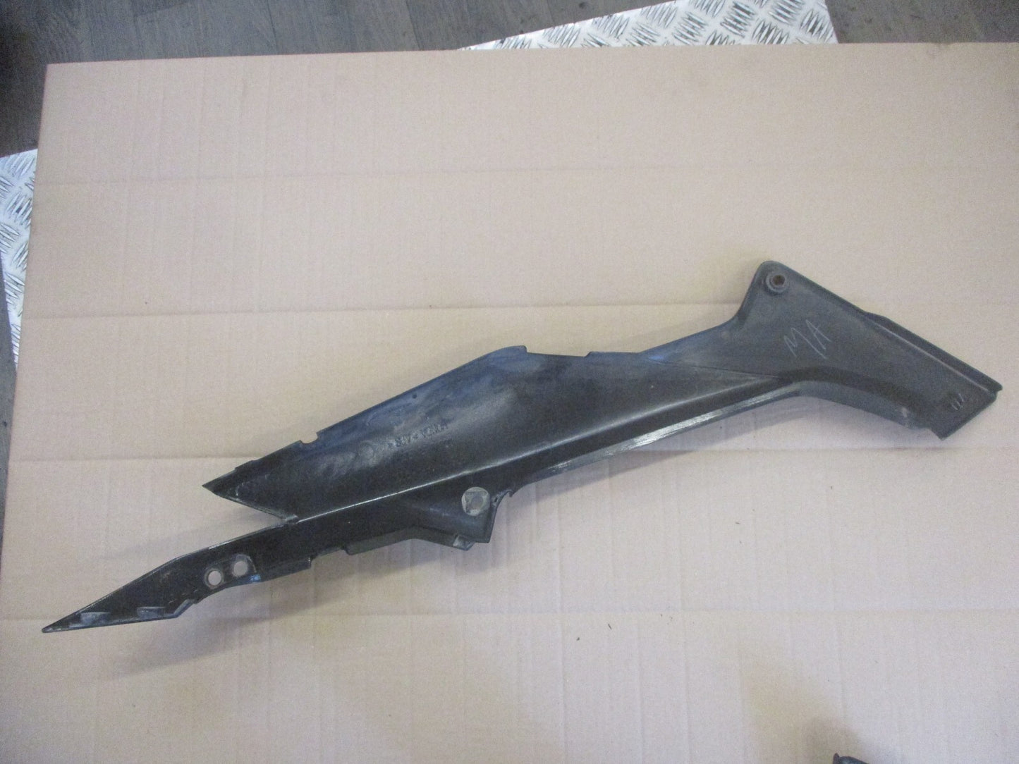 Cache latéral arrière droit pour Honda 125 CBR - JC34