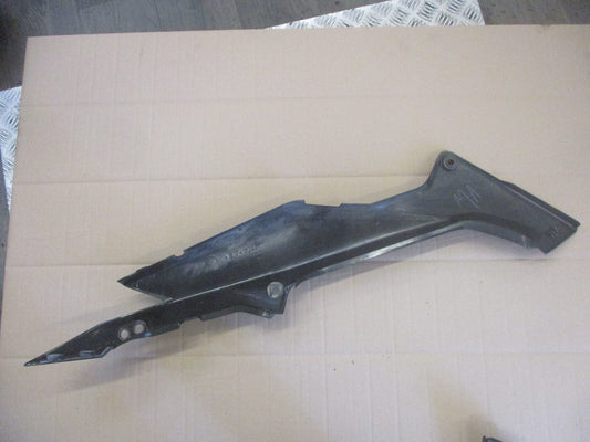 Cache latéral arrière droit pour Honda 125 CBR - JC34