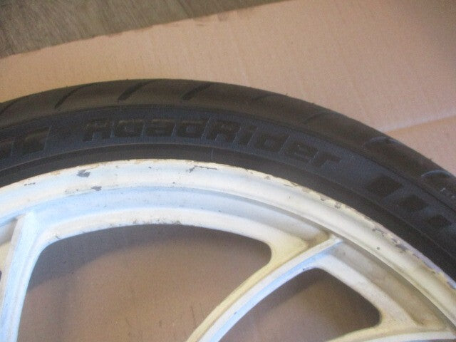 Roue avant avec pneu très peu utilisé pour Yamaha 125 RDLC - 10W