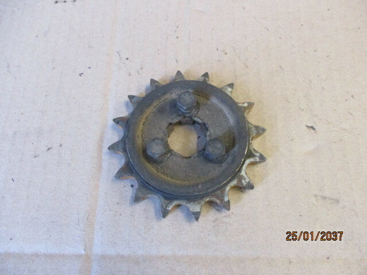 Pignon de sortie de boite pour Suzuki 600 DR - 650 DR - SN41A - SP41A