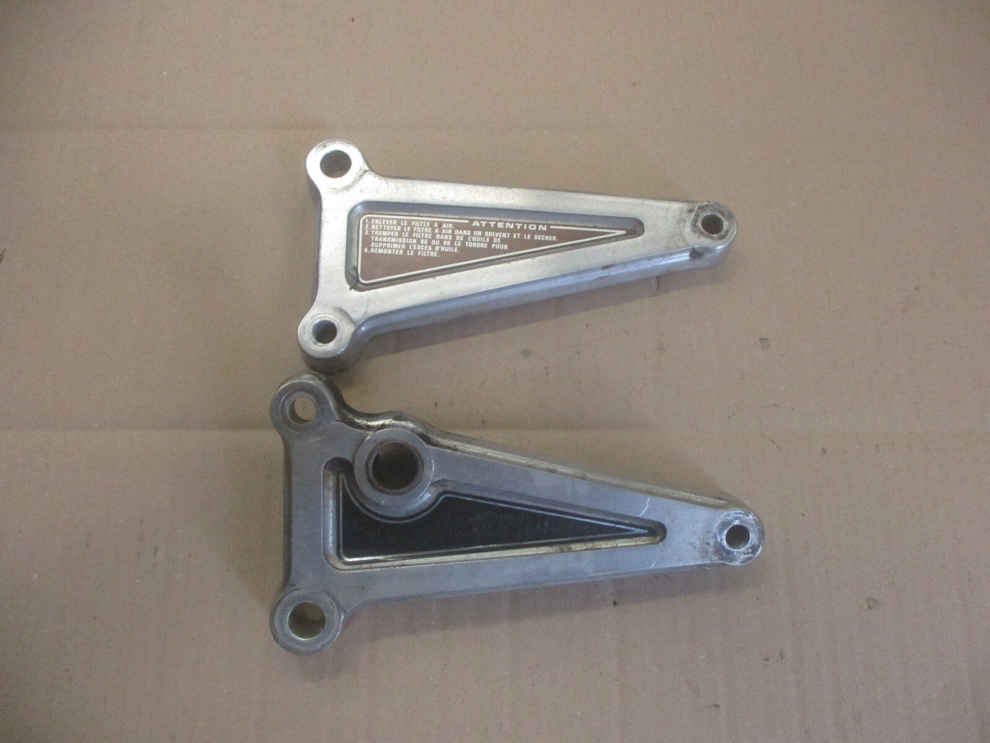 Platines repose pieds arrière pour Honda 125 CM - JC05