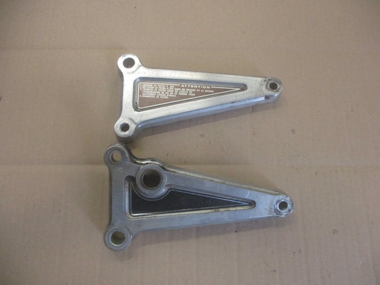 Platines repose pieds arrière pour Honda 125 CM - JC05