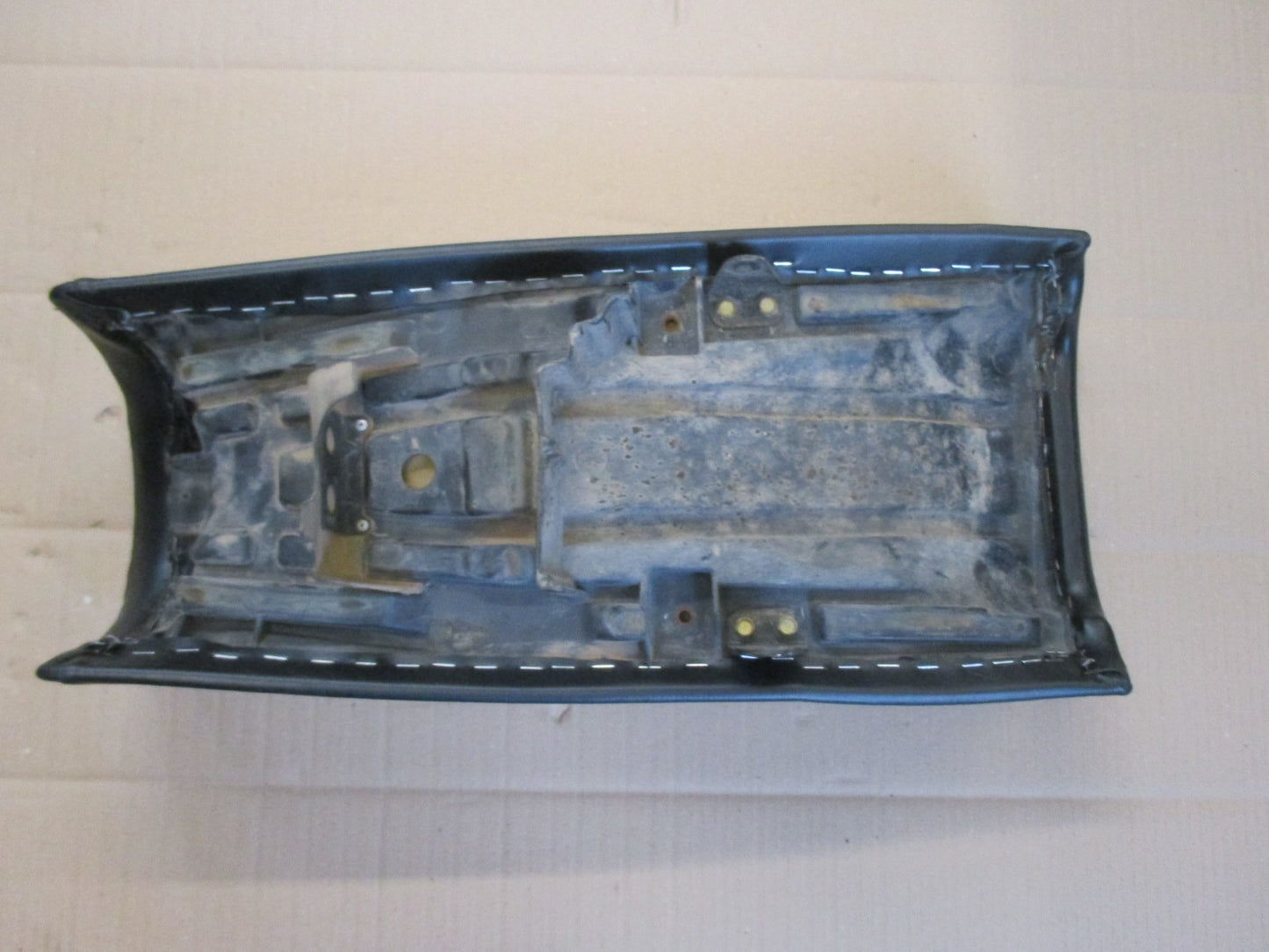 Selle refaite à neuf pour Yamaha 125 XT - 12V - 3YU