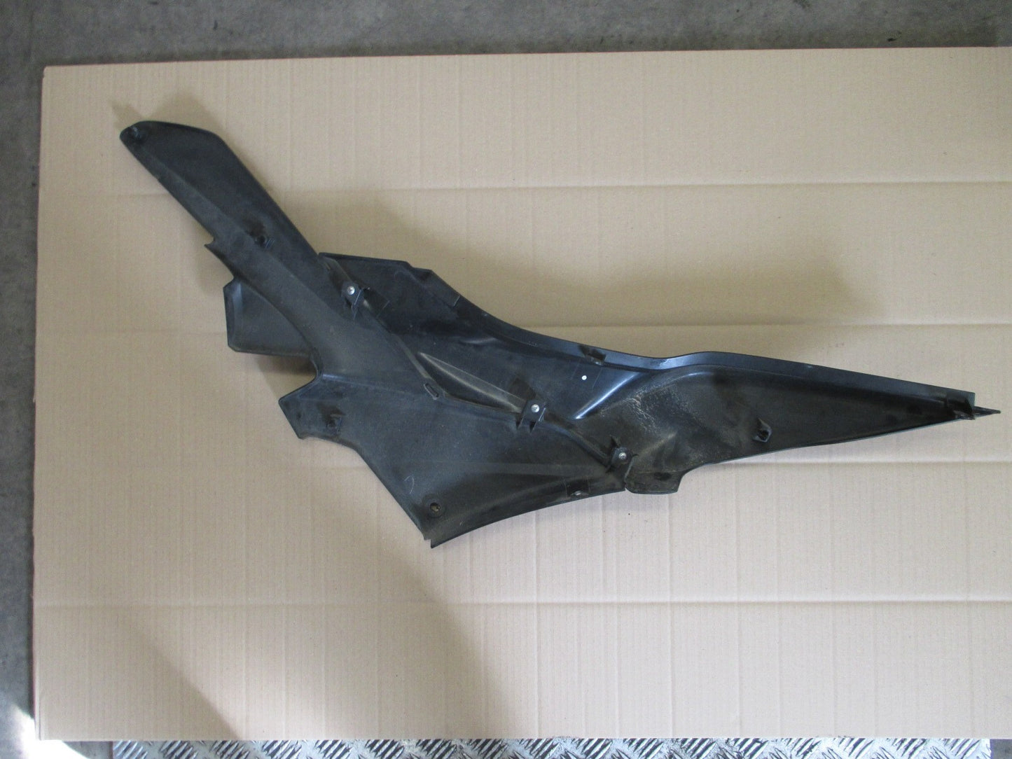 Cache latéral droit pour Honda 125 CBF - JC74