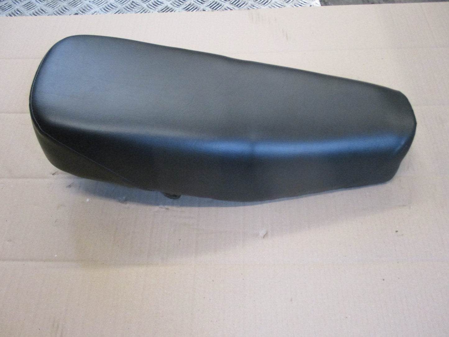 Selle refaite à neuf pour Honda 125 XLS - Dernier modèle