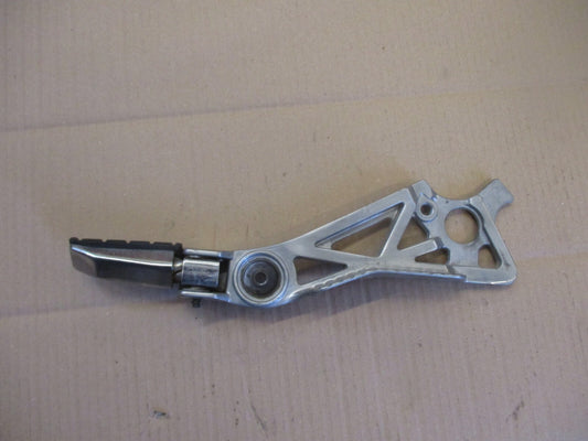 Platine cale pied arrière droite pour Yamaha 750 FZX - 2JE - 4AM