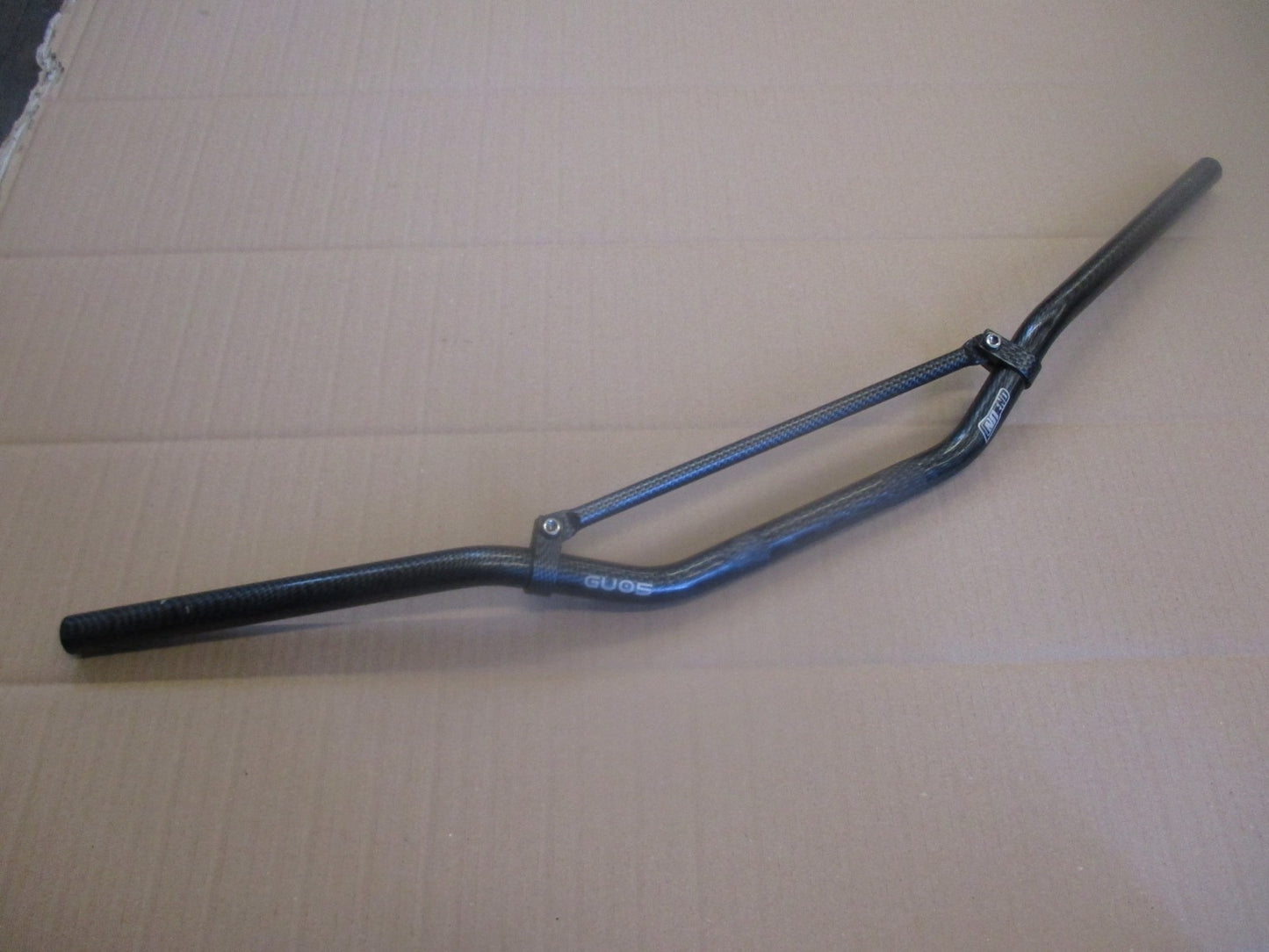 Guidon couleur carbone 125 DTMX - DTLC - DTR - DTRE - XLS - XLR - NX - DR - KMX