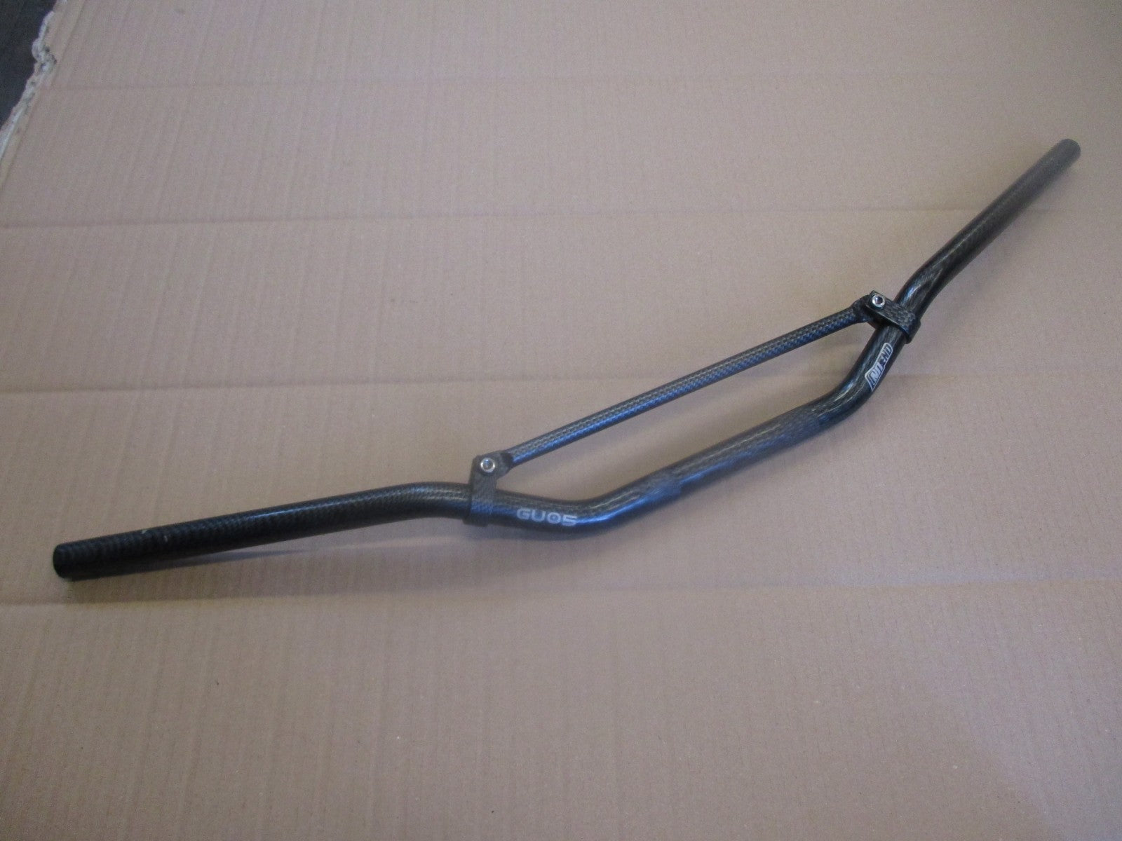 Guidon couleur carbone 125 DTMX - DTLC - DTR - DTRE - XLS - XLR - NX - DR - KMX