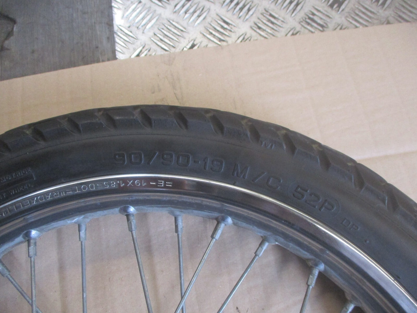 Roue avant avec pneu bon état pour Honda 125 CLR - City Fly - JD18A