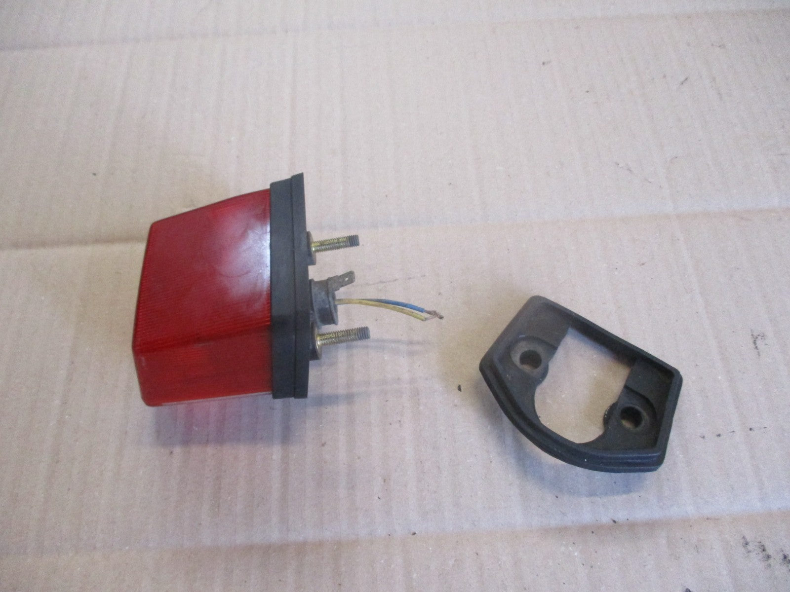 Feu arrière + joint pour Yamaha 125 DTLC - 10V