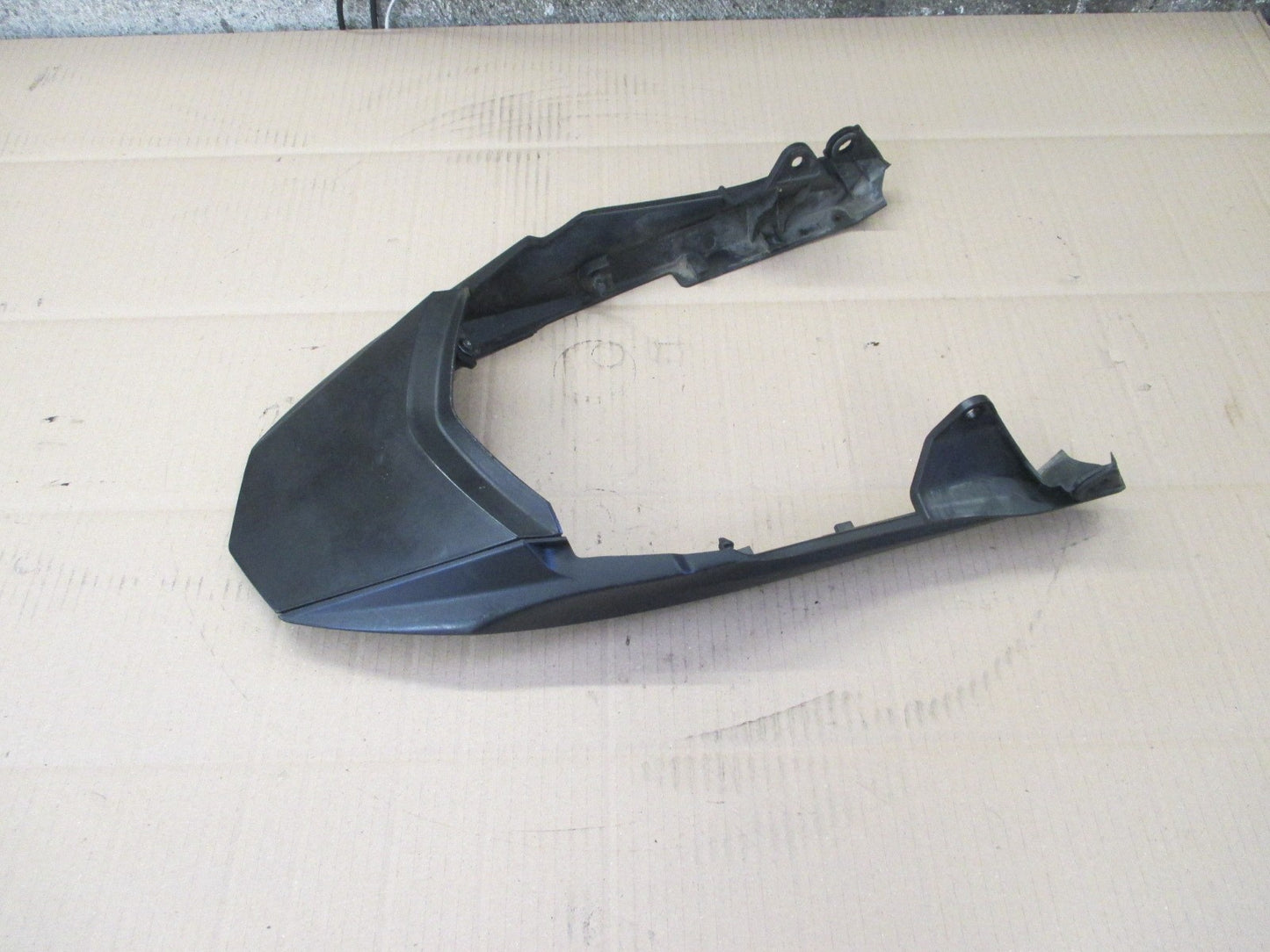 Coque arrière dosseret pour Honda 125 CBF - JC74