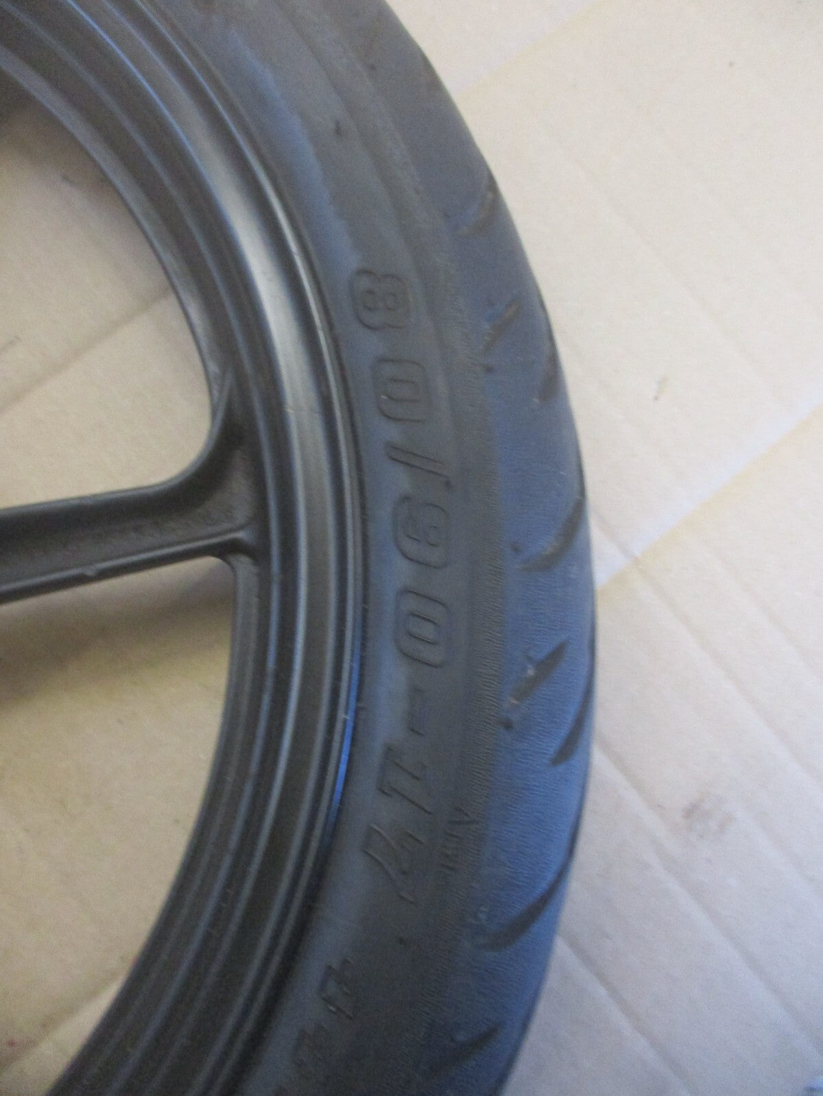 Roue avant avec pneu bon état pour Honda 125 CBR - JC34
