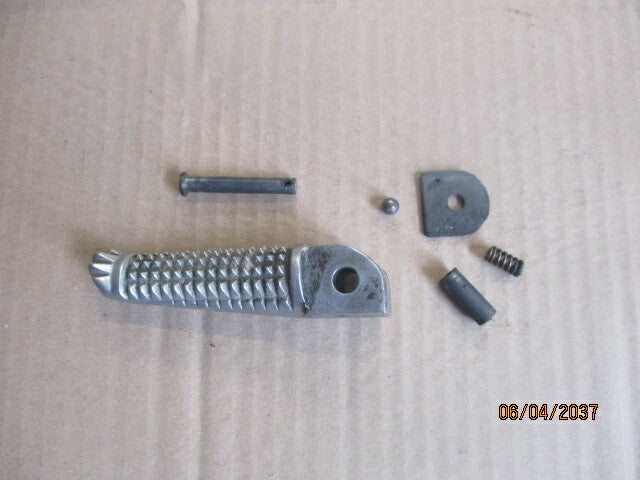 Cale pied arrière droit pour Yamaha 125 TDR 4FU / 5AE