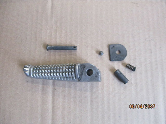 Cale pied arrière droit pour Yamaha 125 TDR 4FU / 5AE
