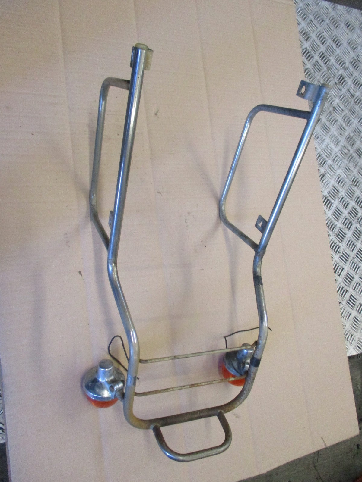 Grand porte bagage + clignotants arrières pour Honda 125 CBT - CB125T - 125 Twin