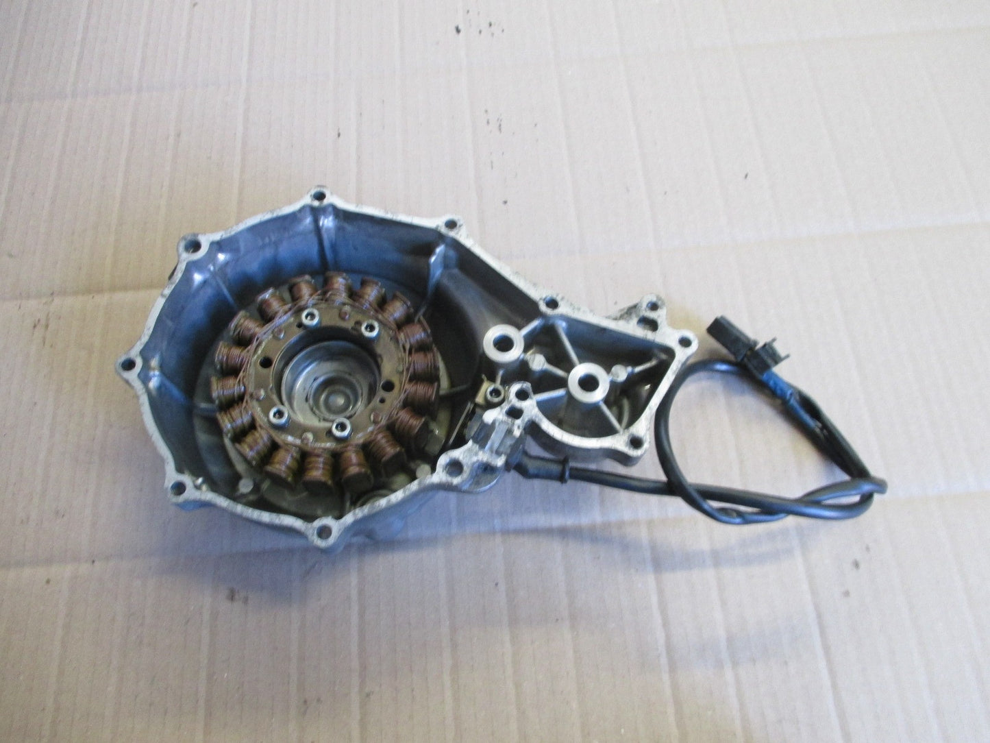 Stator + carter d'allumage pour Honda 650 NTV REVERE - RC33
