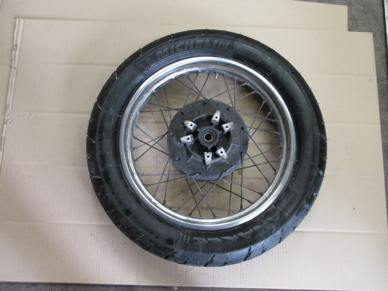 Roue arrière d'origine avec pneu quasi neuf Yamaha 600 XTE - 3TB - 4PT - DJ02