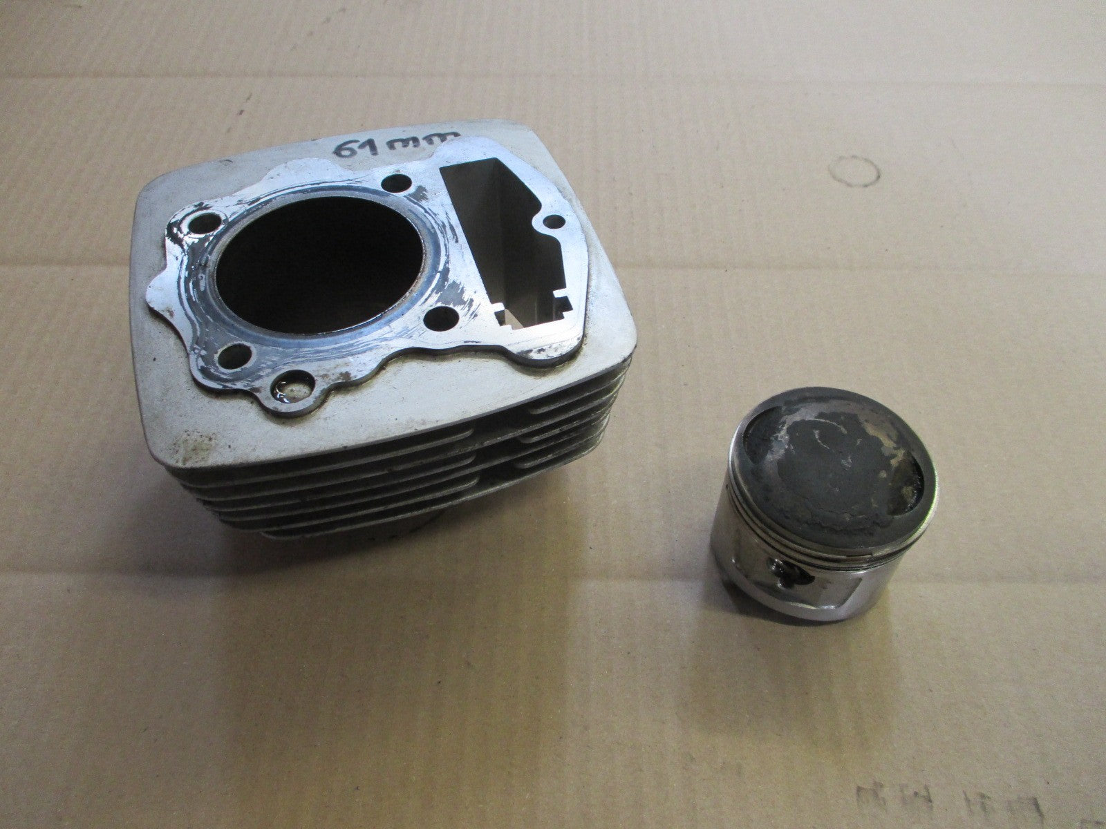 Cylindre / piston 150 cm3 pour Honda 125 XLR - JD04