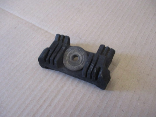 Fixation arrière de réservoir pour Honda 650 NTV REVERE - RC33