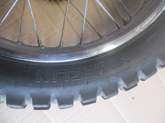 Roue arrière comme neuve avec pneu très peu roulé pour Yamaha 125 XT - 12V - 3YU