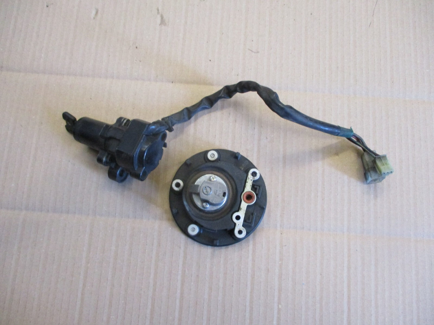 Nieman + bouchon essence pour Yamaha 900 TDM - RN081 - 2002 / 2005
