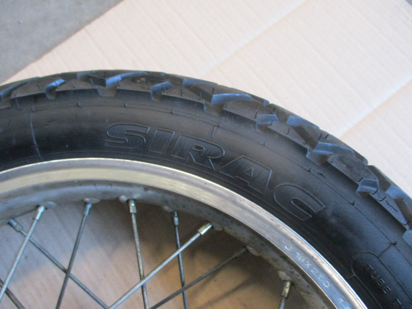 Roue arrière 2.50 x 18  avec pneu très peu roulé Yamaha 600 XTZ Super Ténéré 3AJ