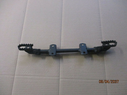 Barre support de cales pieds avant pour Suzuki 125 TS B - 1979