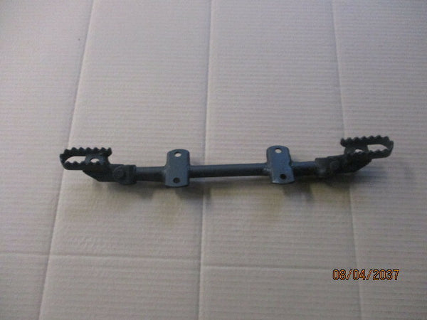Barre support de cales pieds avant pour Suzuki 125 TS B - 1979