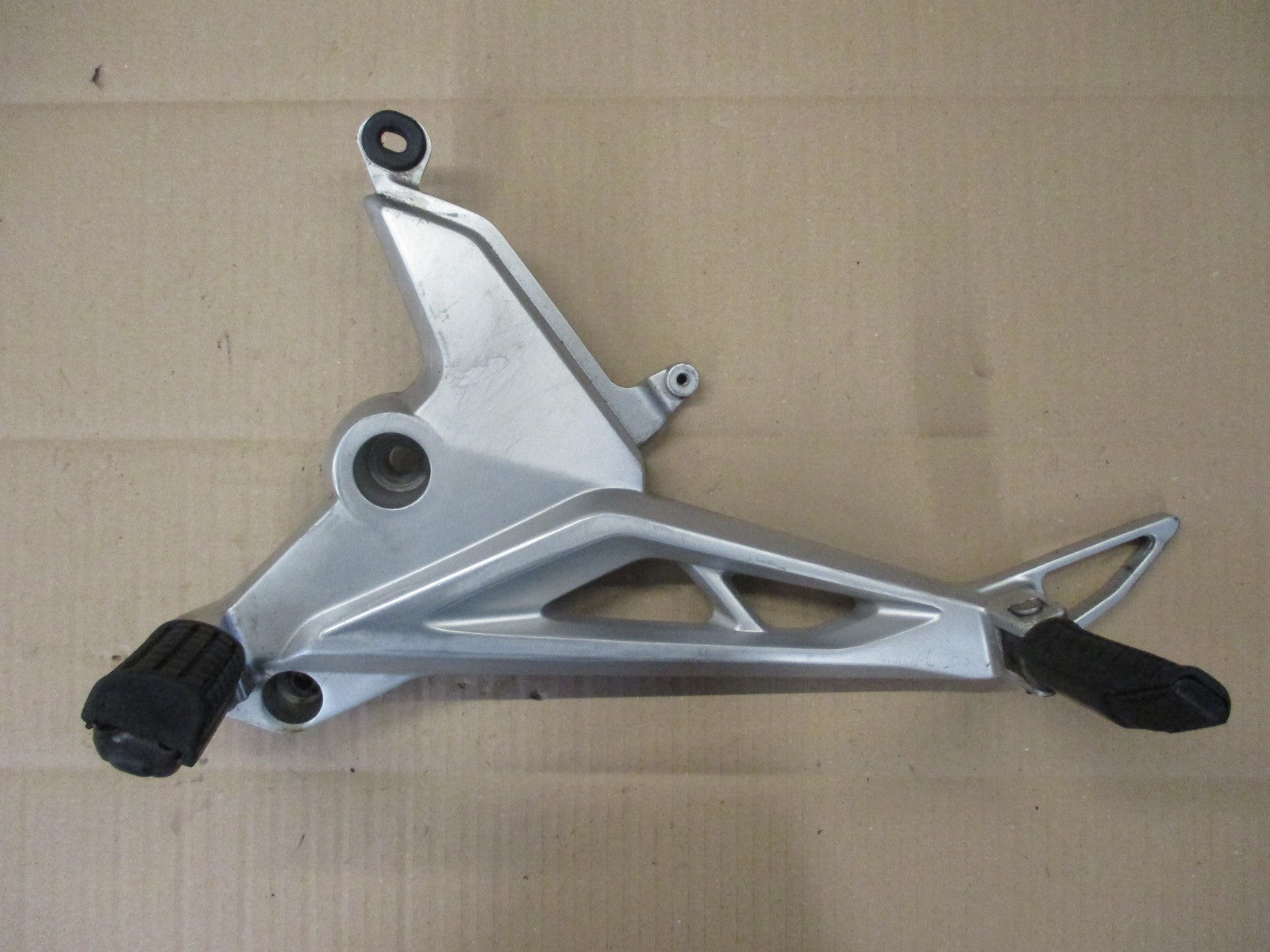 Platine cales pieds gauche pour Honda 125 CBF - JC74