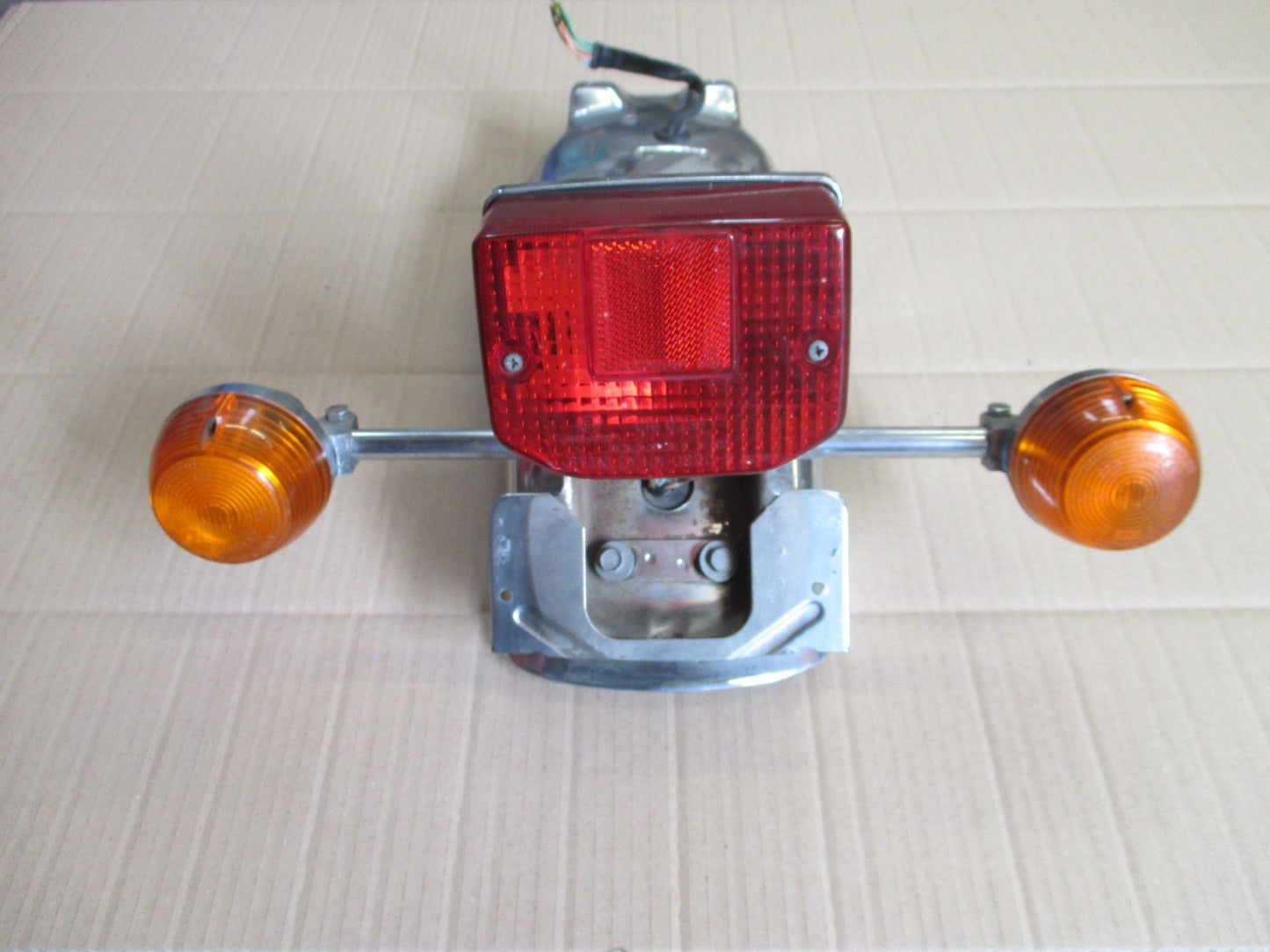 Garde boue arrière + feu + clignotants pour Honda 125 CM - JC05