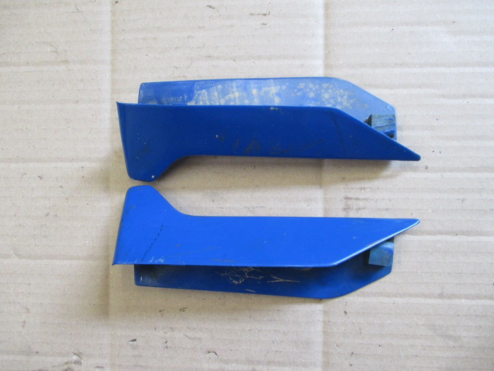 Caches avant de réservoirs pour Suzuki 750 DR - 800 DR - SR41 - SR42A