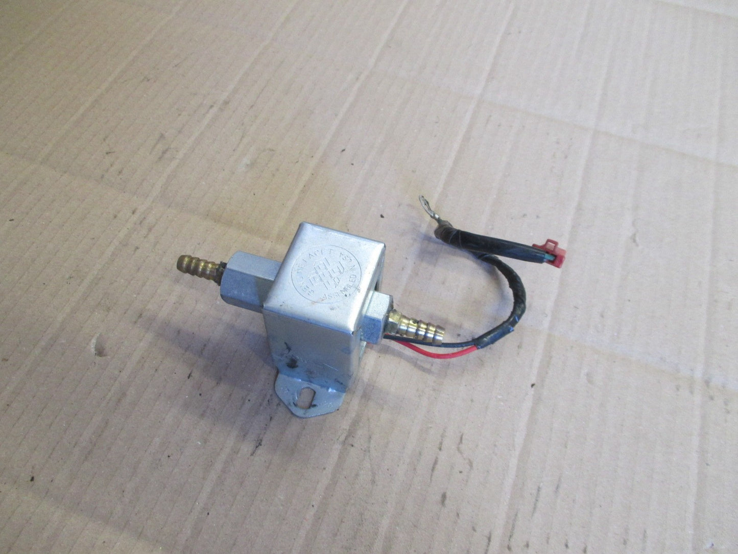 Pompe essence pour Honda 650 NTV REVERE - RC33