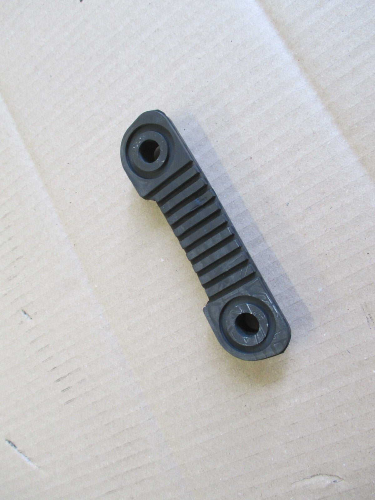 Caoutchouc arrière de réservoir pour Suzuki 800 DR - SR43A