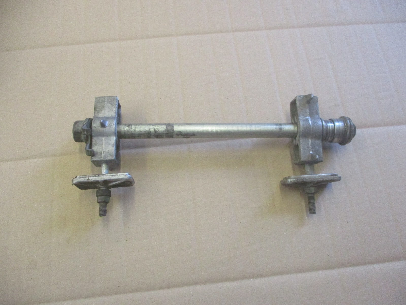 Axe de roue arrière pour Honda 650 SLR - RD09